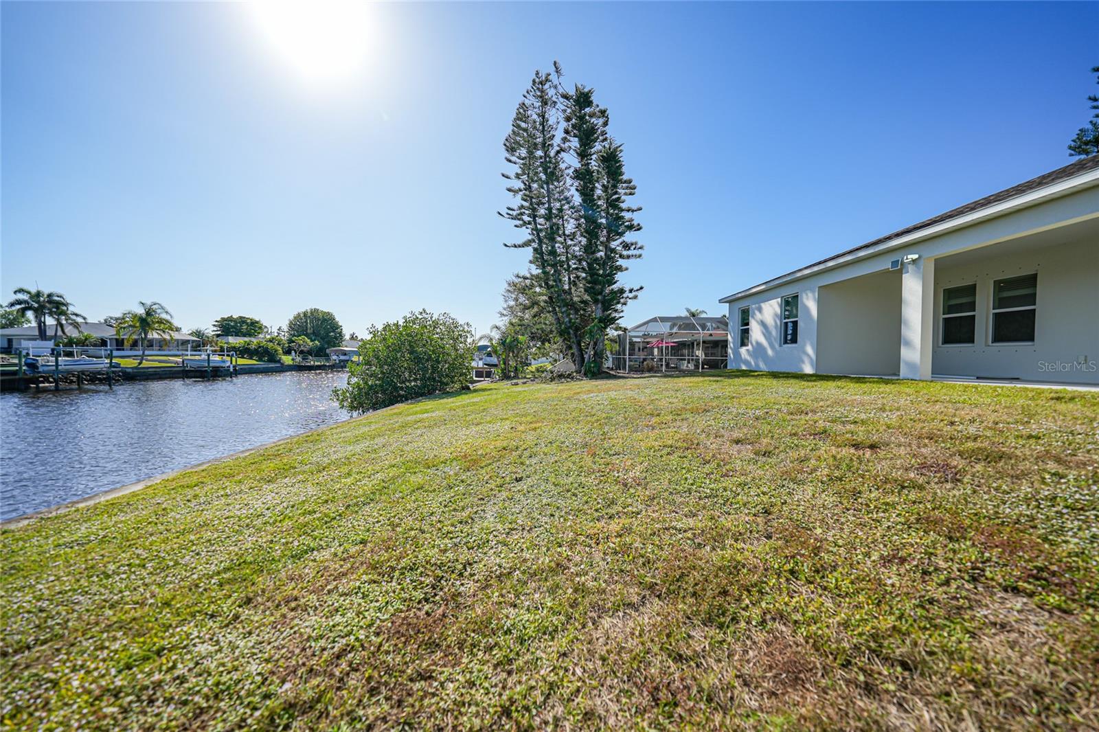 Image 4 of 59 For 521 Tarpon Boulevard Nw