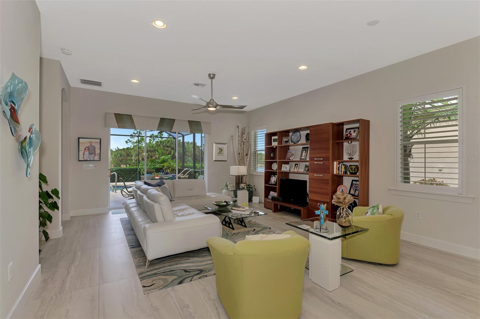Image 10 of 75 For 13376 Creekside Lane