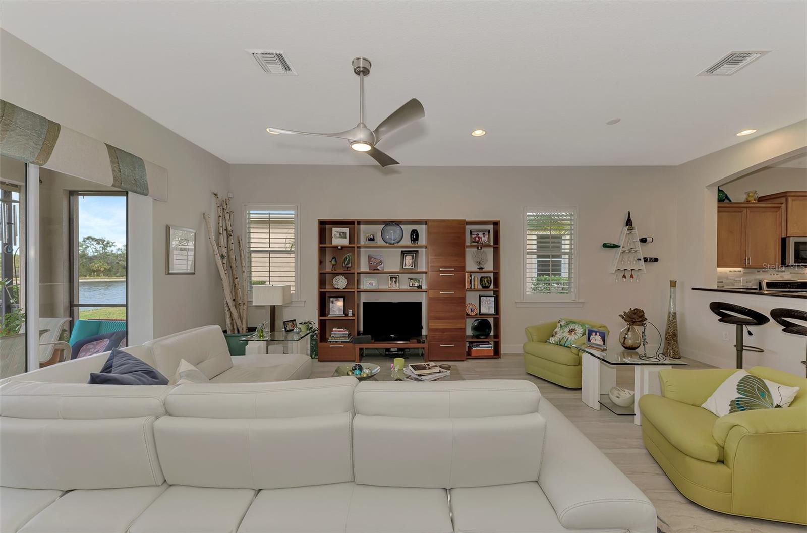Image 12 of 75 For 13376 Creekside Lane