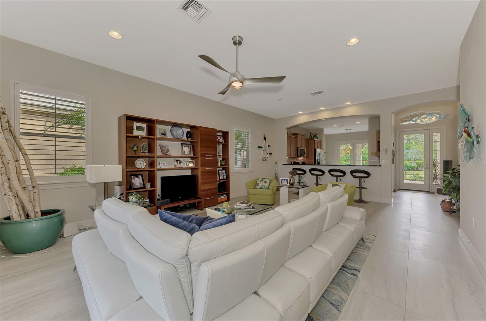Image 13 of 75 For 13376 Creekside Lane