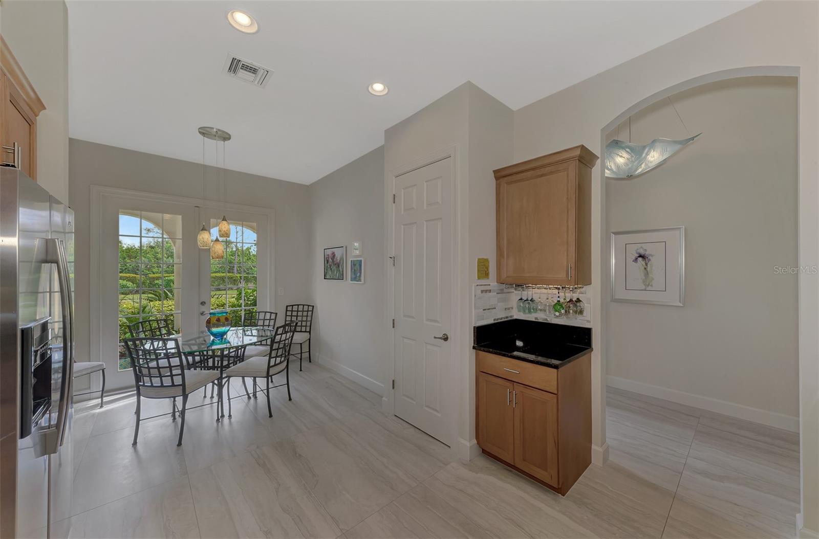 Image 20 of 75 For 13376 Creekside Lane