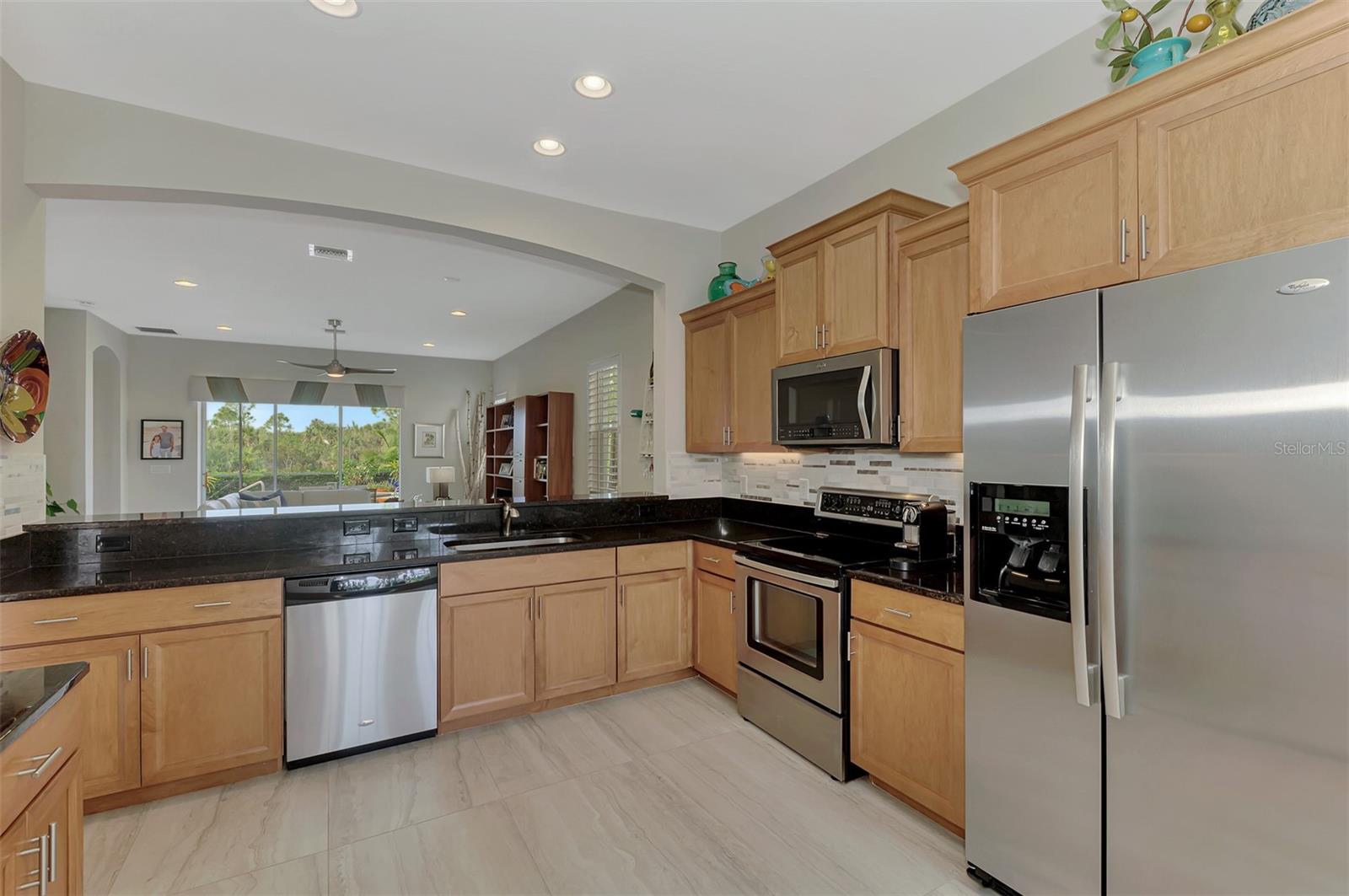 Image 23 of 75 For 13376 Creekside Lane