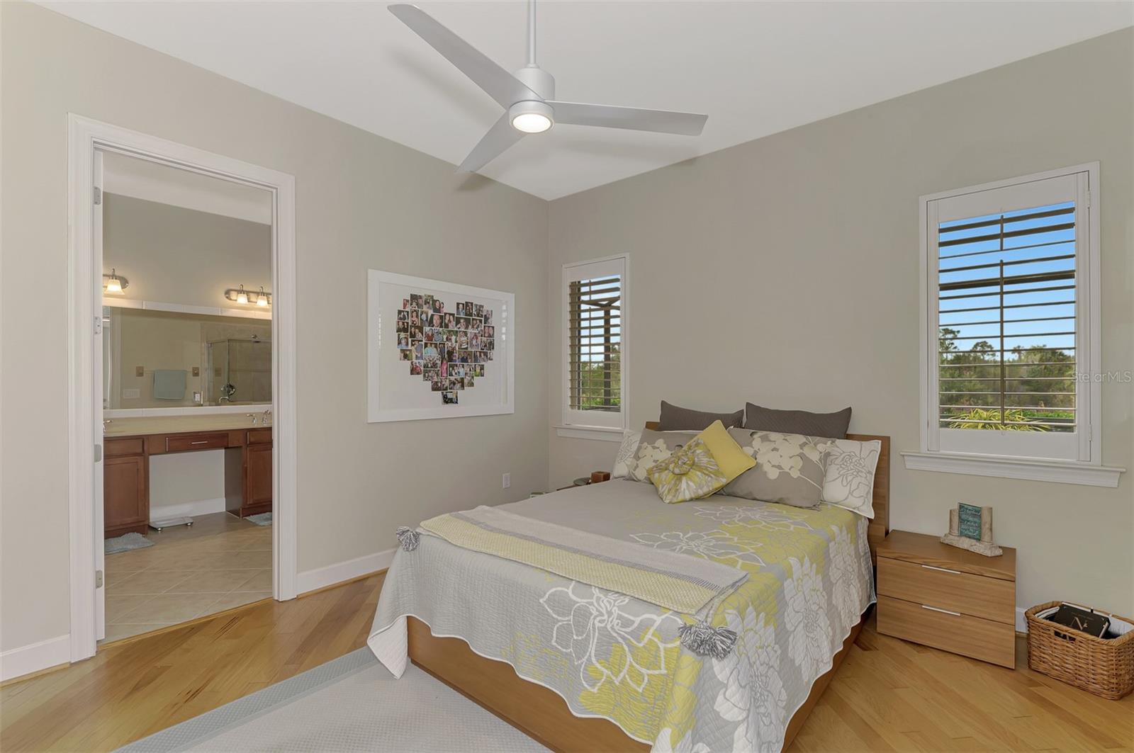 Image 27 of 75 For 13376 Creekside Lane