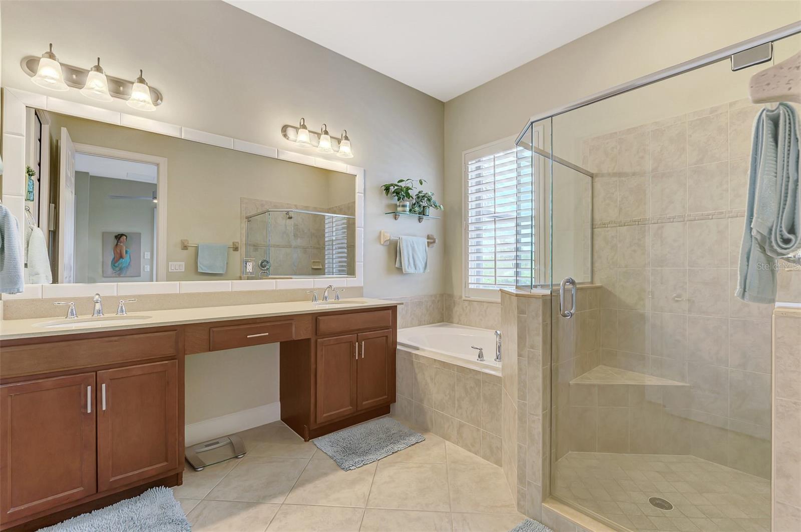 Image 31 of 75 For 13376 Creekside Lane