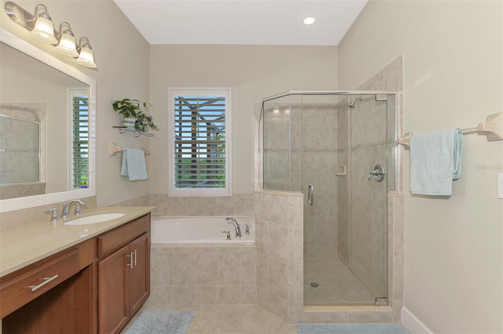 Image 32 of 75 For 13376 Creekside Lane