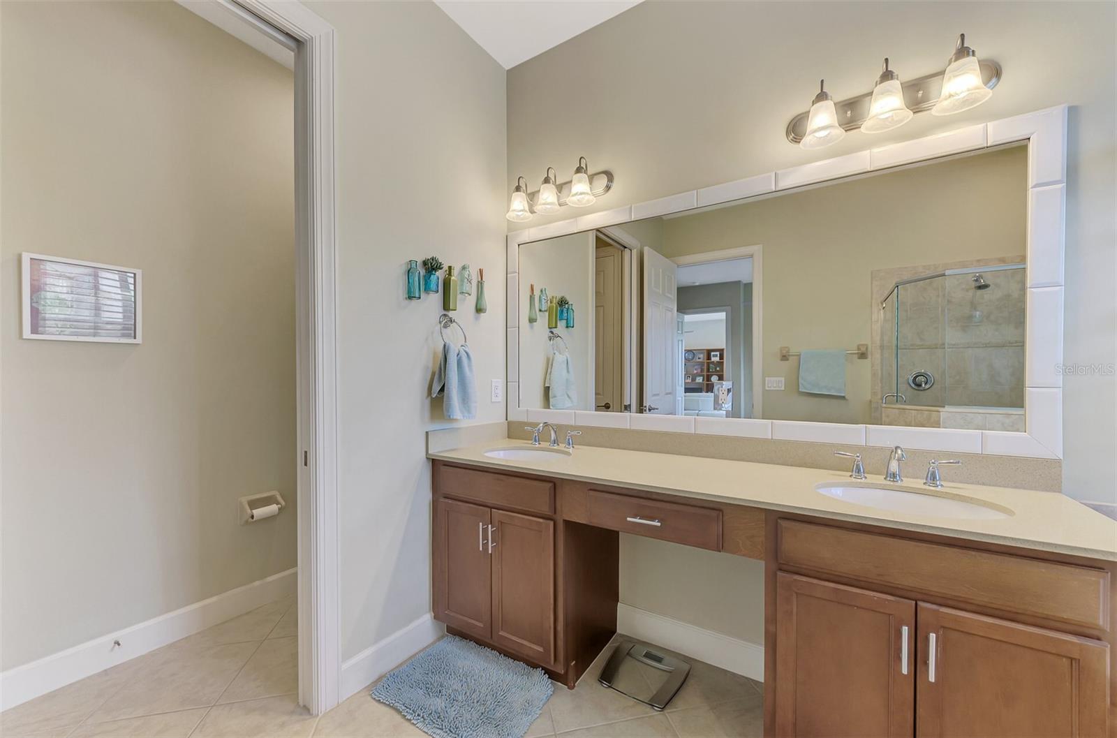 Image 33 of 75 For 13376 Creekside Lane