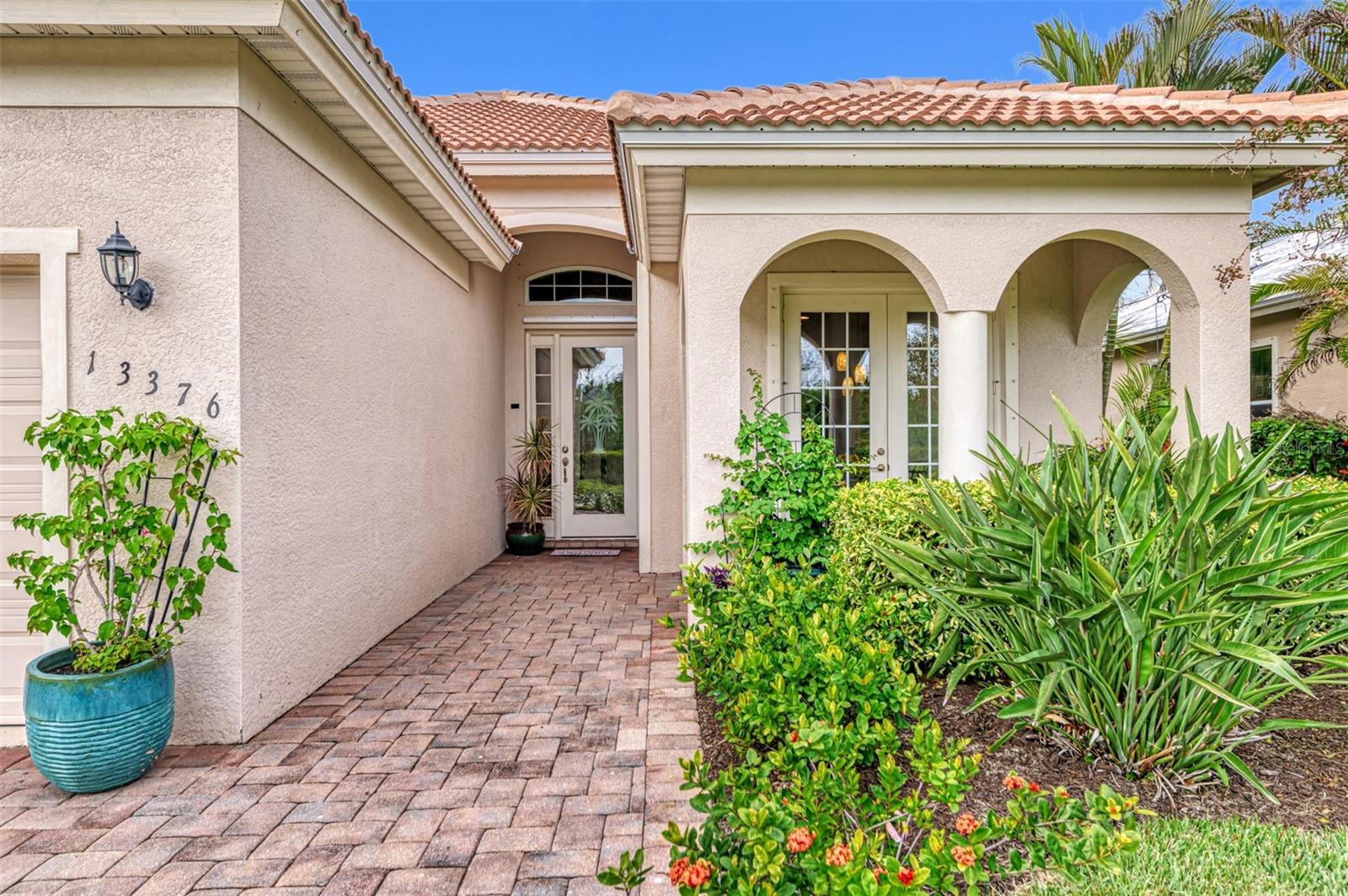 Image 4 of 75 For 13376 Creekside Lane