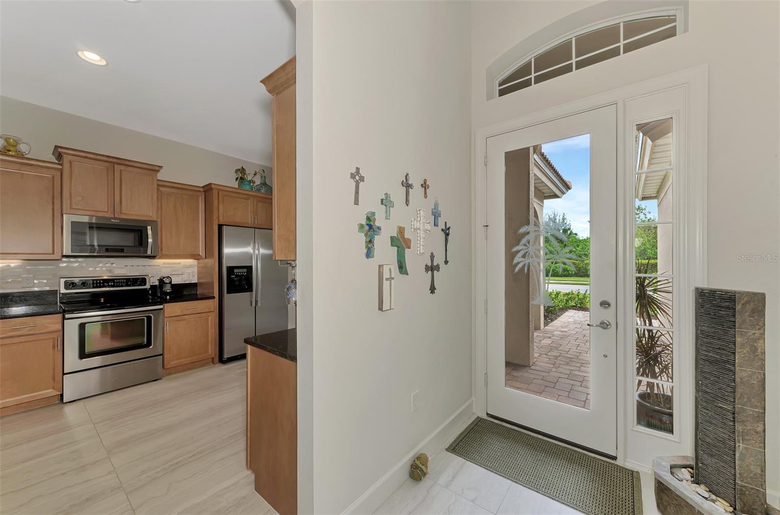 Image 6 of 75 For 13376 Creekside Lane