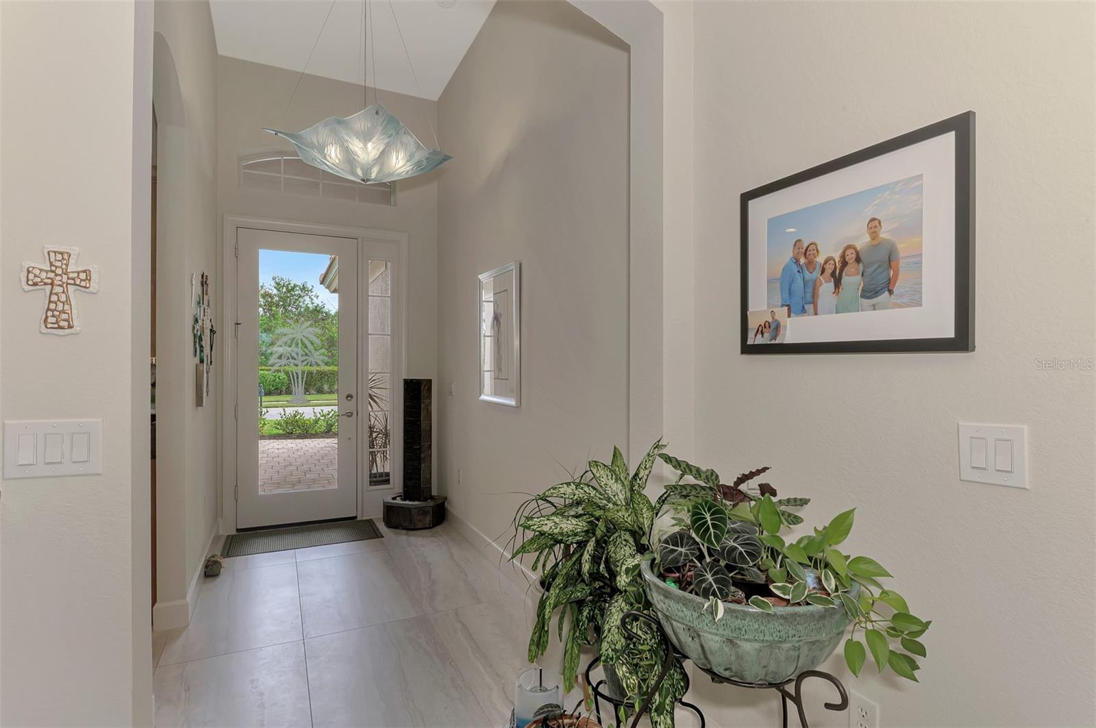 Image 7 of 75 For 13376 Creekside Lane