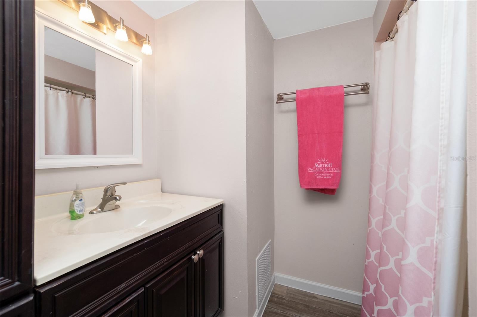 Image 19 of 43 For 672 Circlewood Drive V9
