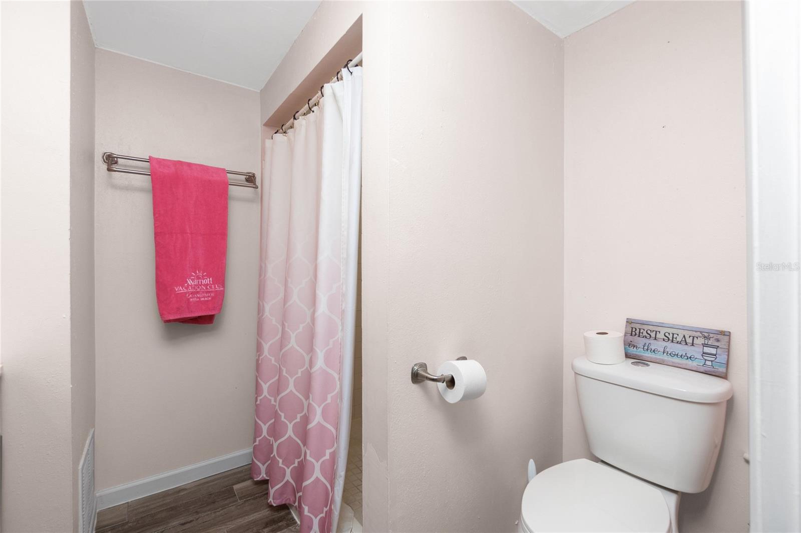 Image 20 of 43 For 672 Circlewood Drive V9
