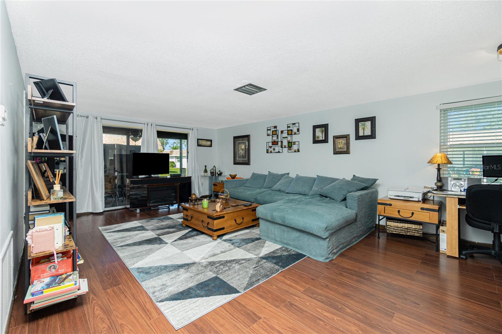 Image 4 of 43 For 672 Circlewood Drive V9