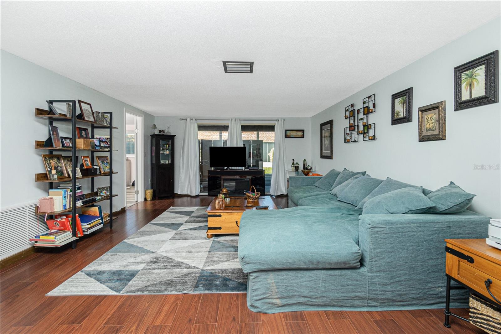 Image 5 of 43 For 672 Circlewood Drive V9