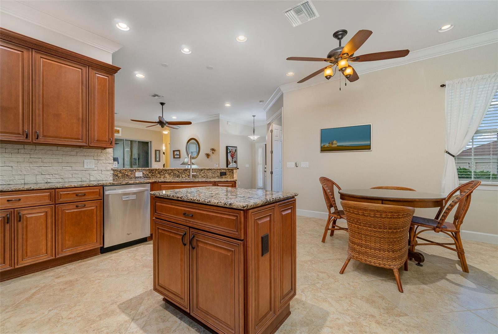 Image 12 of 45 For 13048 Creekside Lane