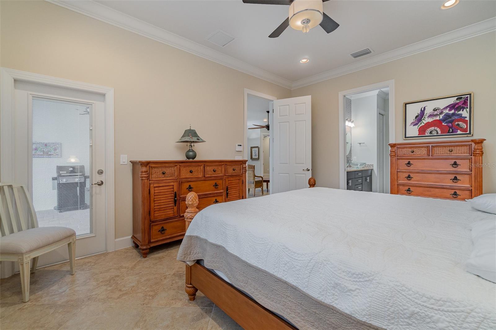 Image 16 of 45 For 13048 Creekside Lane