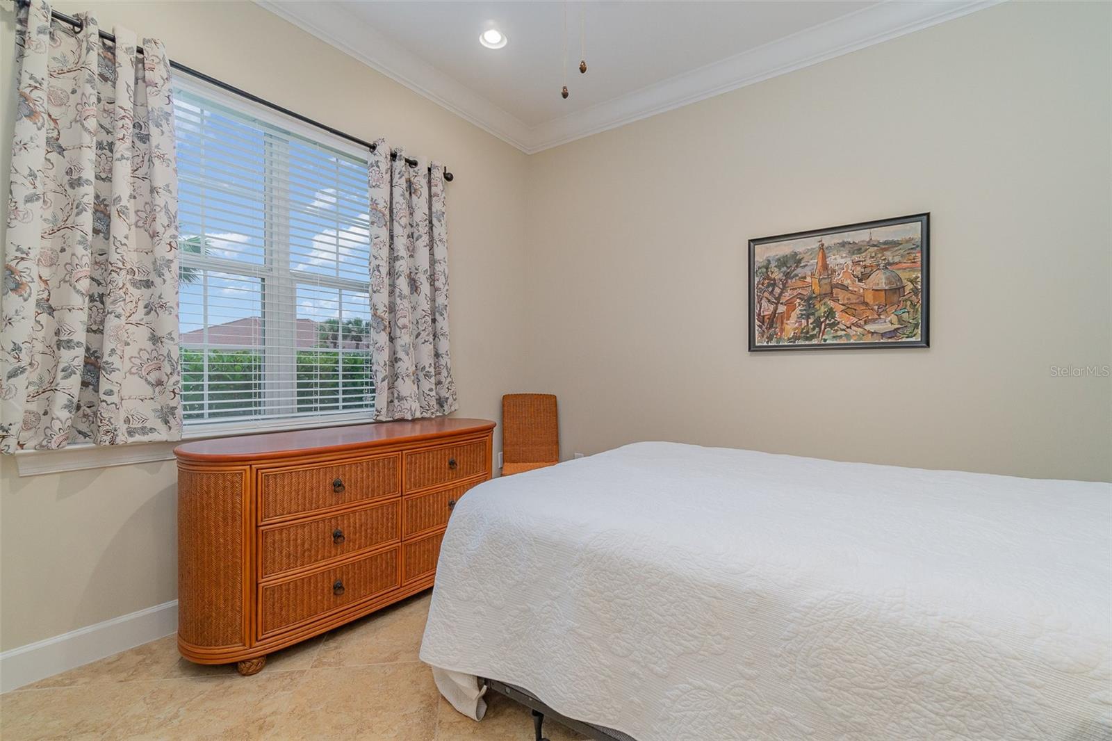 Image 22 of 45 For 13048 Creekside Lane