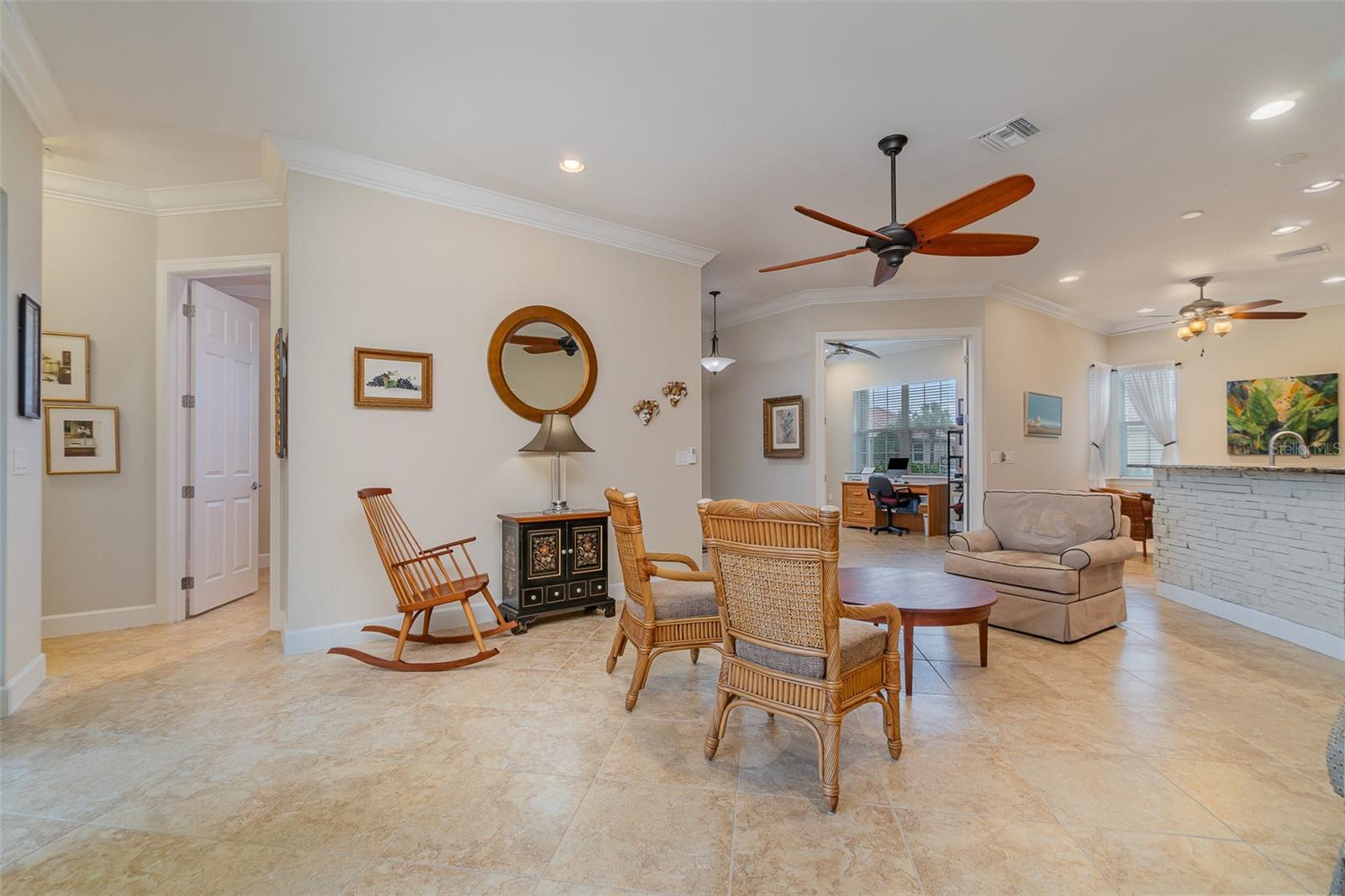 Image 4 of 45 For 13048 Creekside Lane