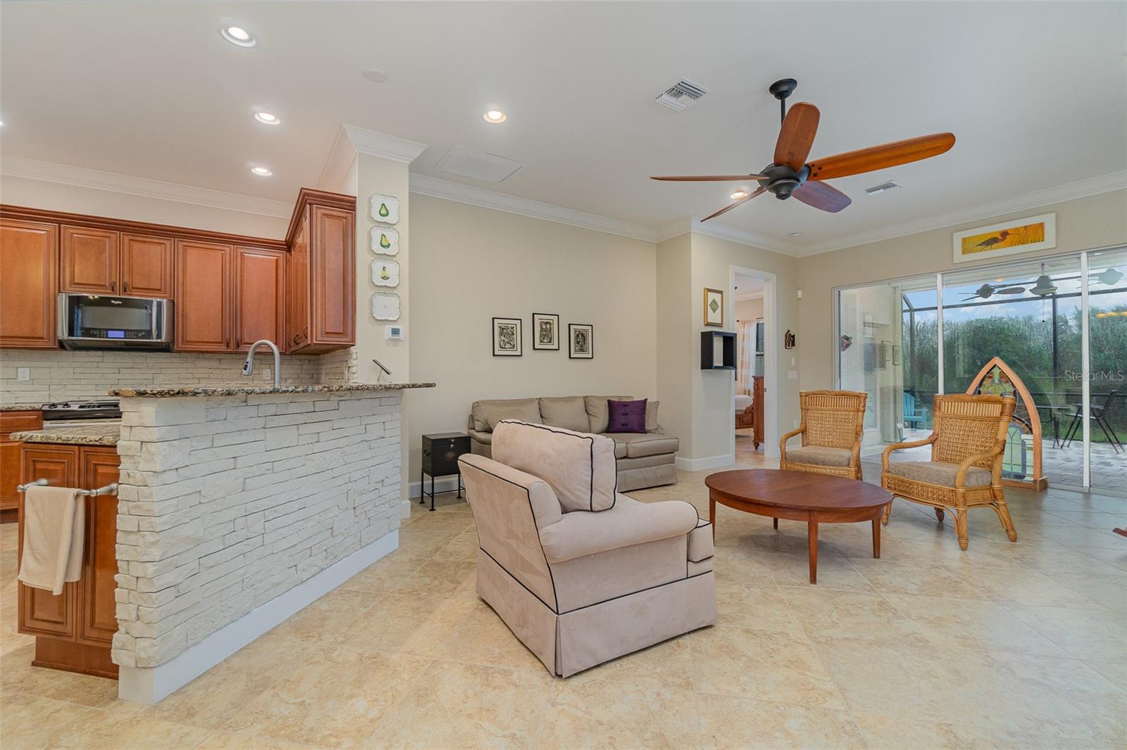 Image 5 of 45 For 13048 Creekside Lane