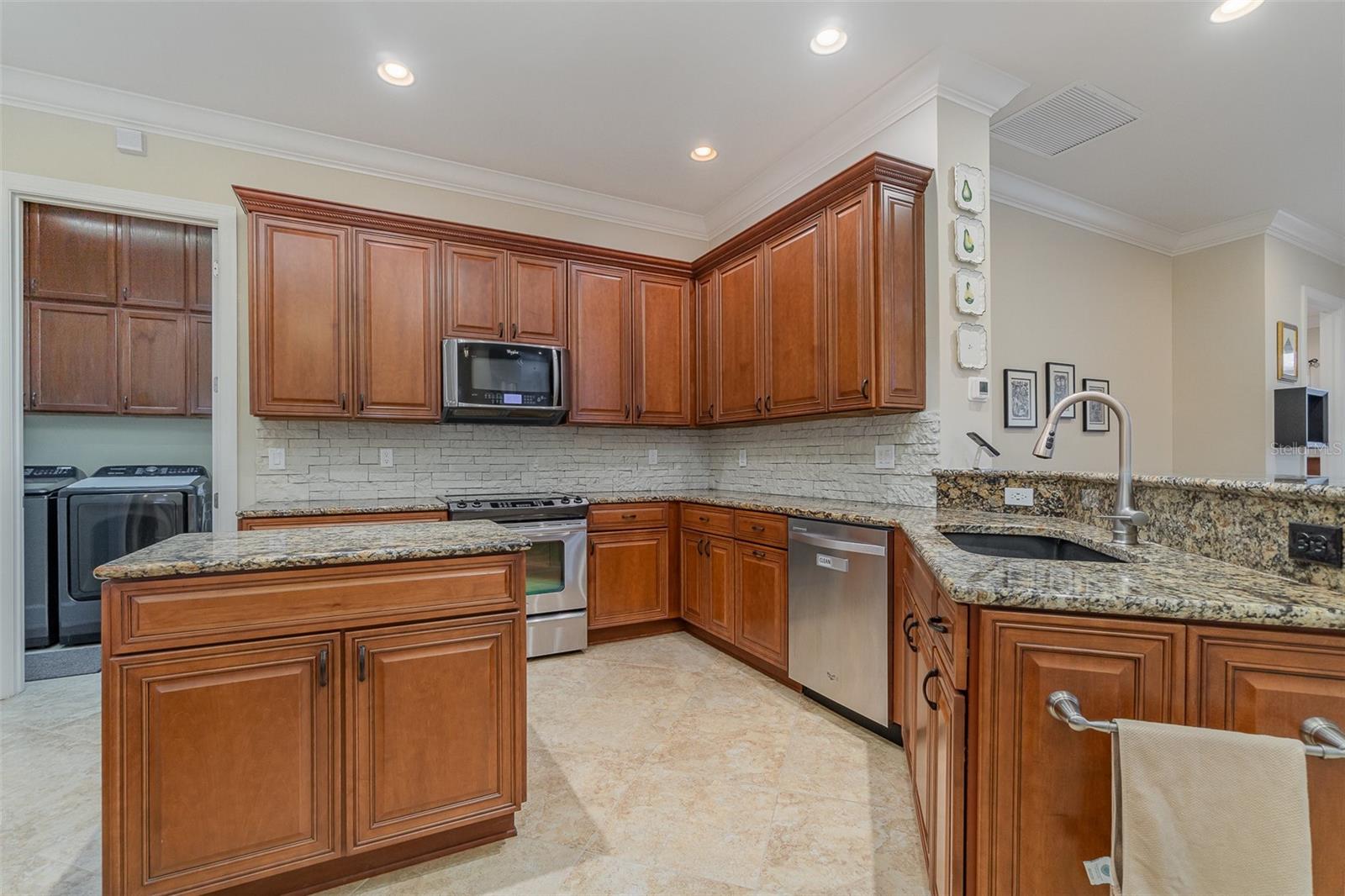 Image 9 of 45 For 13048 Creekside Lane