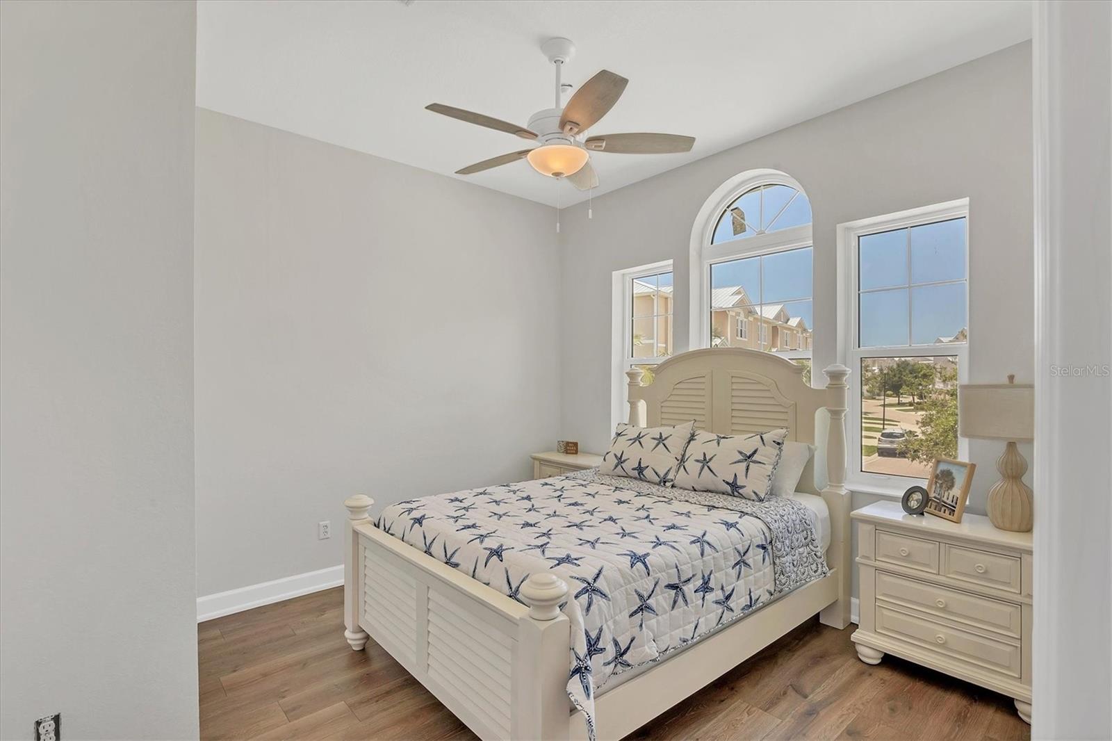 Image 15 of 47 For 10360 Longshore Road 66