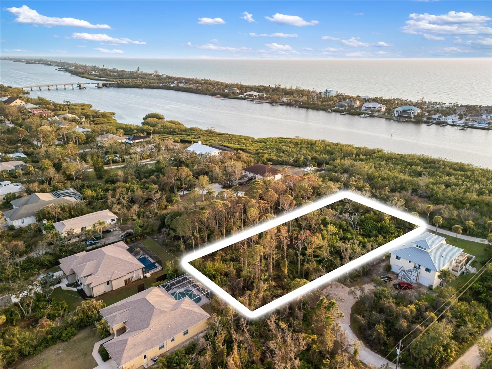 Image 2 of 19 For Bayshore Drive