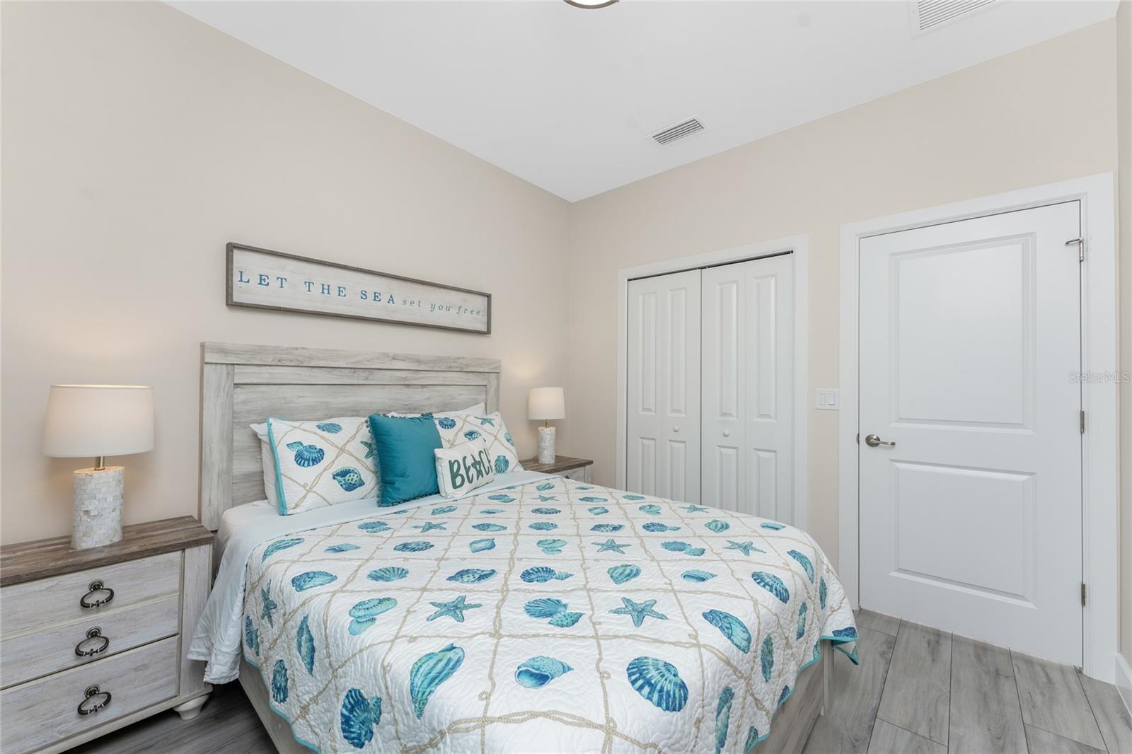 Image 35 of 41 For 7186 Rosemont Drive