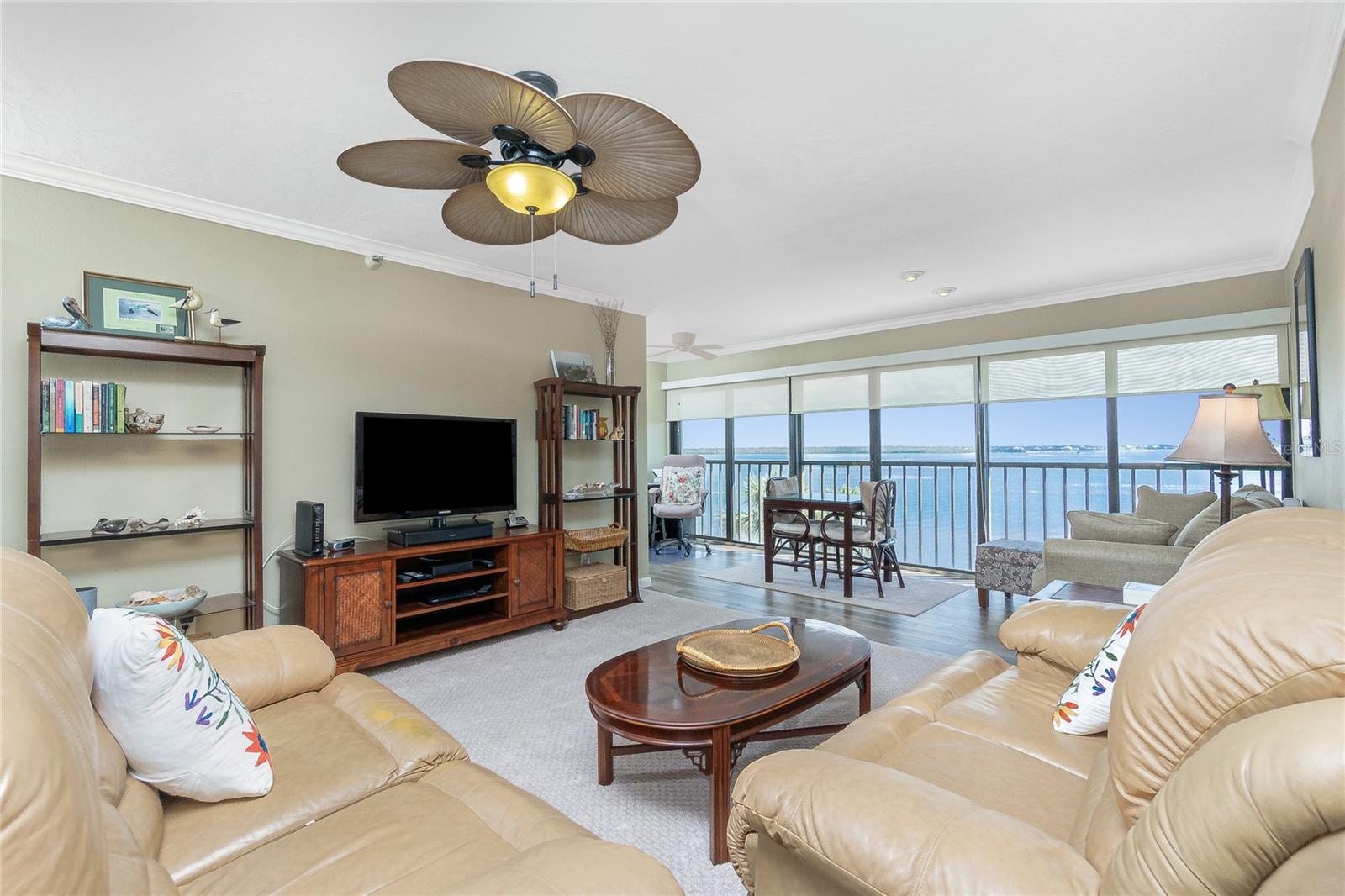 Image 11 of 61 For 1591 Beach Road 403