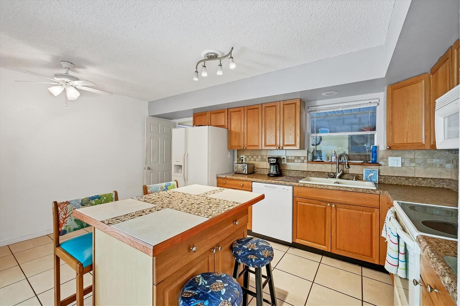Image 11 of 38 For 13559 Martha Avenue