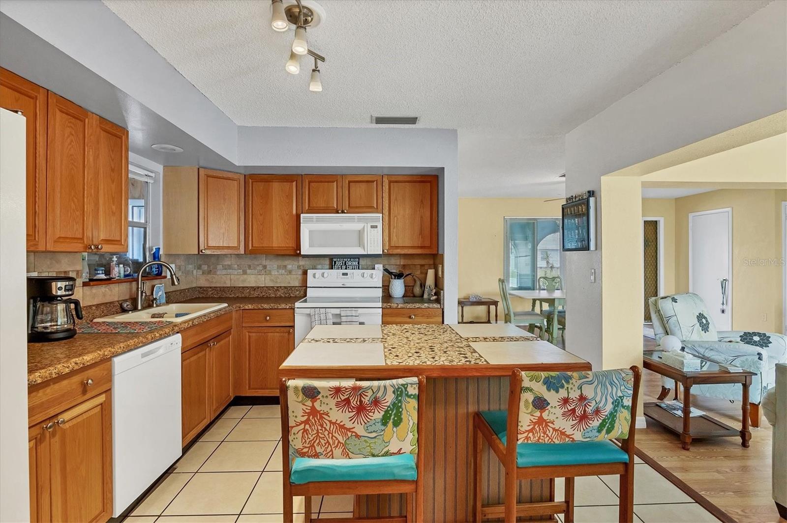 Image 12 of 38 For 13559 Martha Avenue
