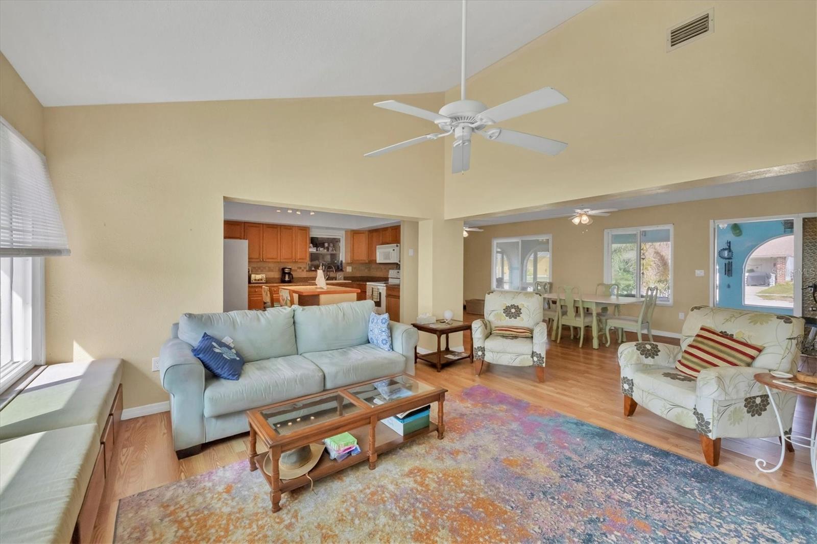 Image 8 of 38 For 13559 Martha Avenue