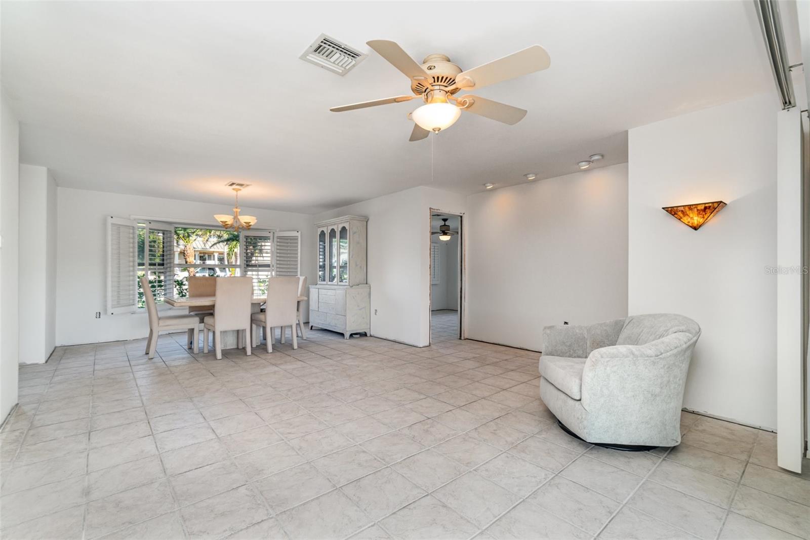 Image 5 of 62 For 2160 Palm Tree Drive