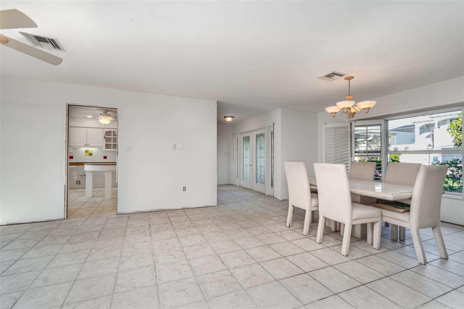 Image 6 of 62 For 2160 Palm Tree Drive