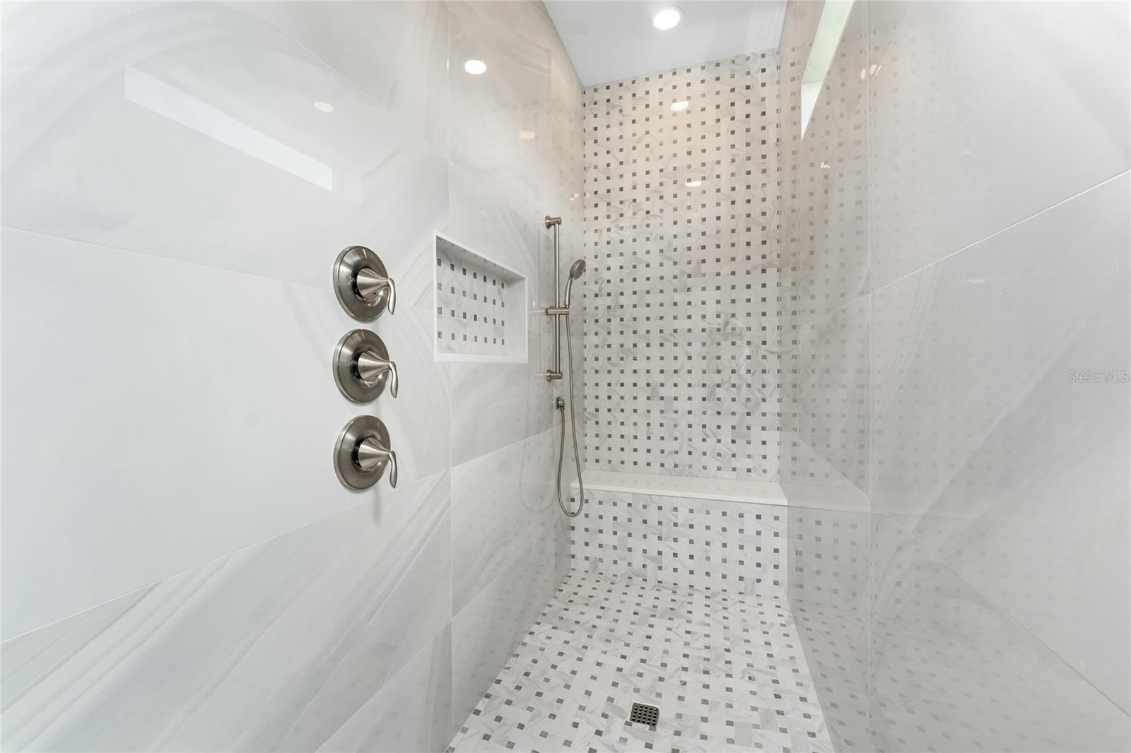 Image 33 of 55 For 10688 Mcalester Circle