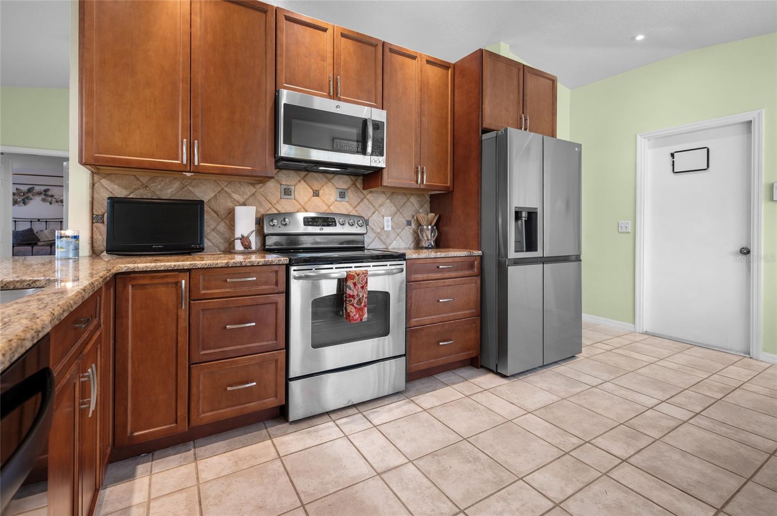 Image 19 of 62 For 14382 Lillian Circle