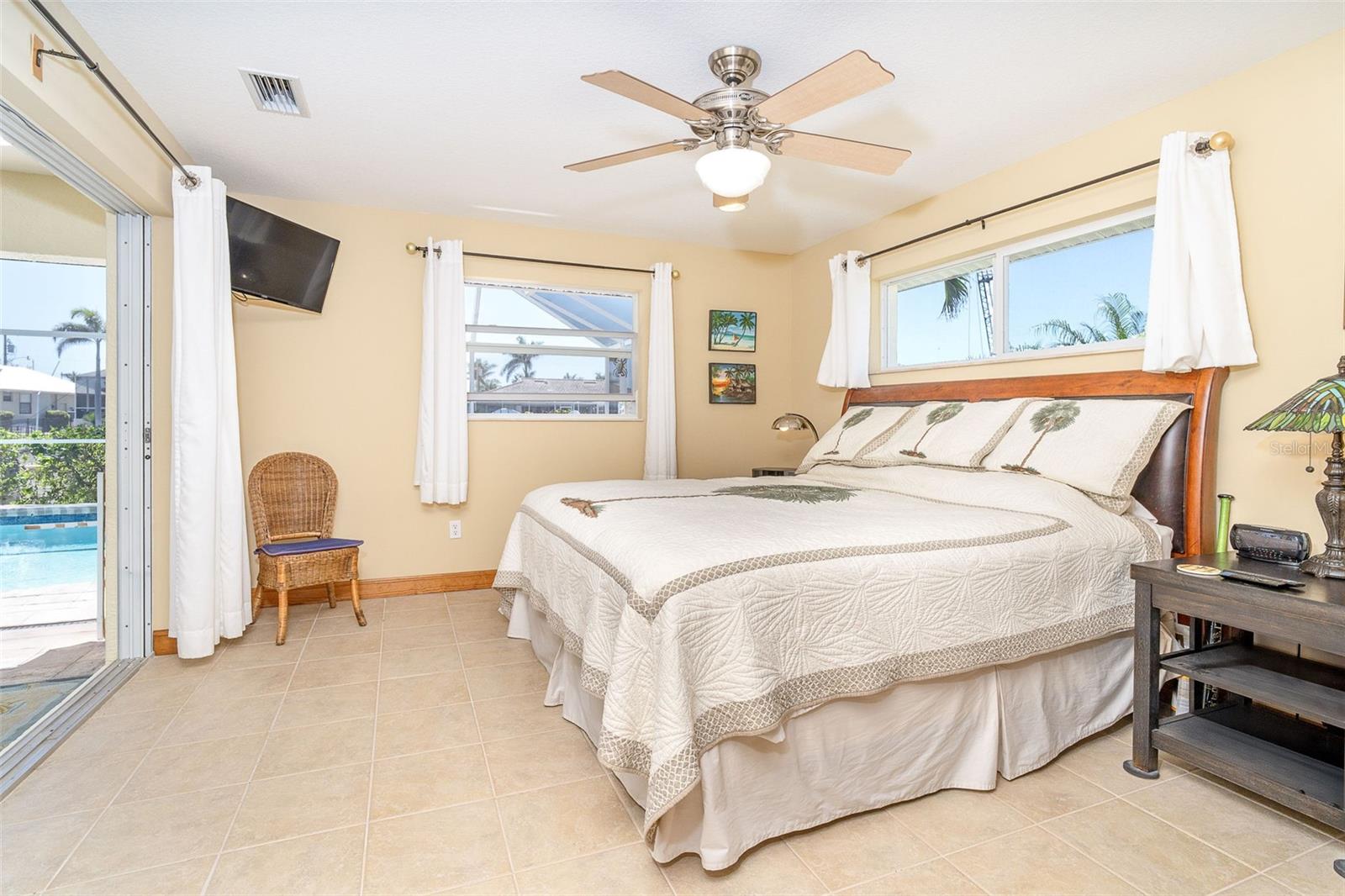 Image 22 of 71 For 471 Capri Isles Court
