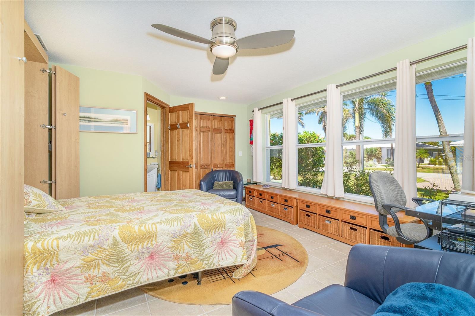 Image 29 of 71 For 471 Capri Isles Court