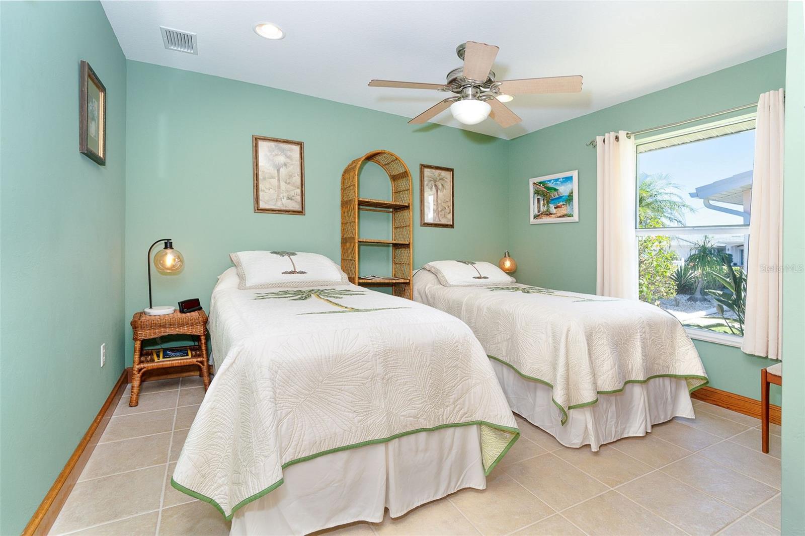 Image 31 of 71 For 471 Capri Isles Court
