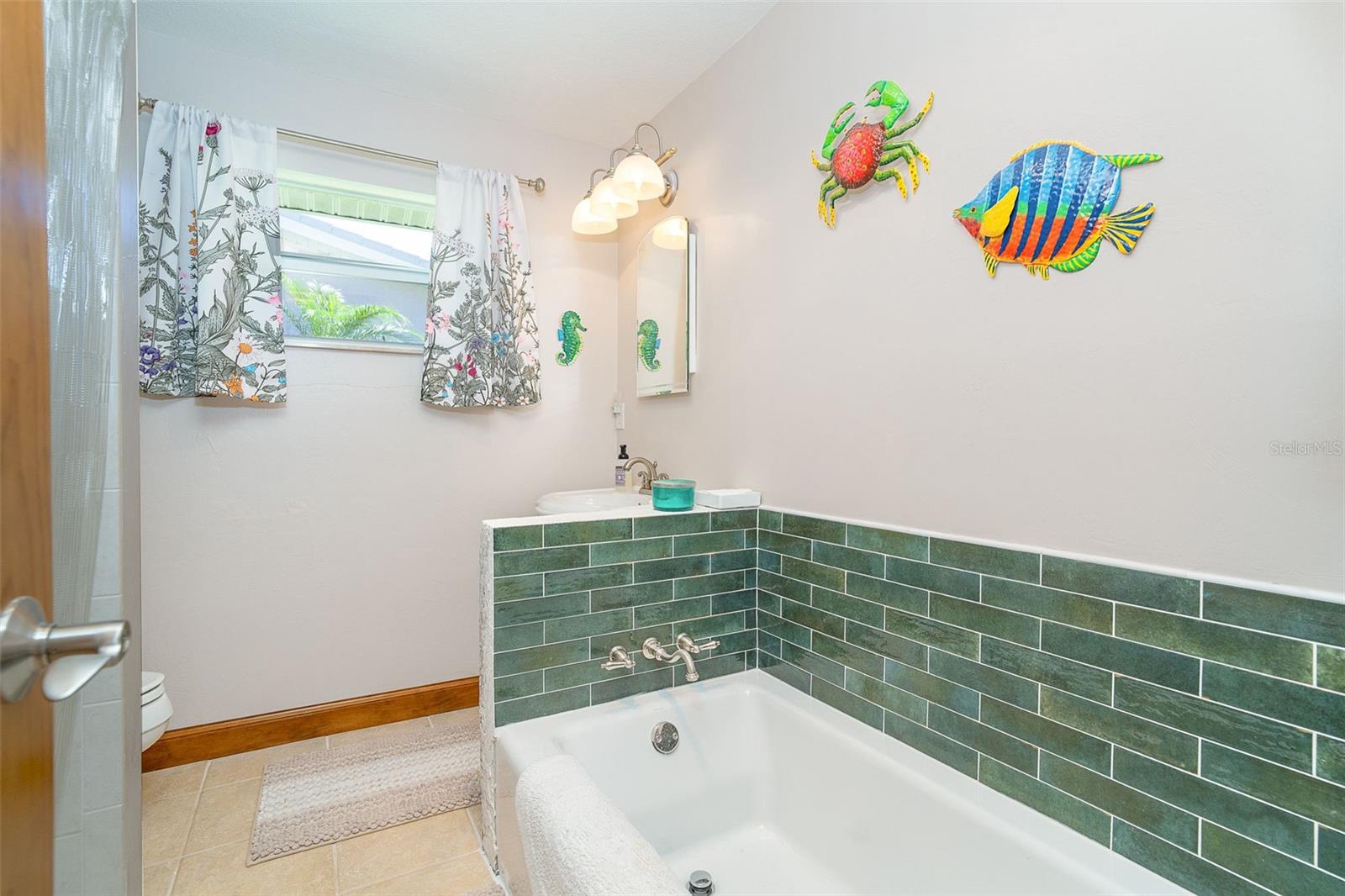 Image 33 of 71 For 471 Capri Isles Court
