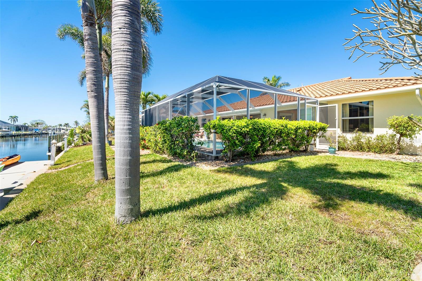 Image 52 of 71 For 471 Capri Isles Court
