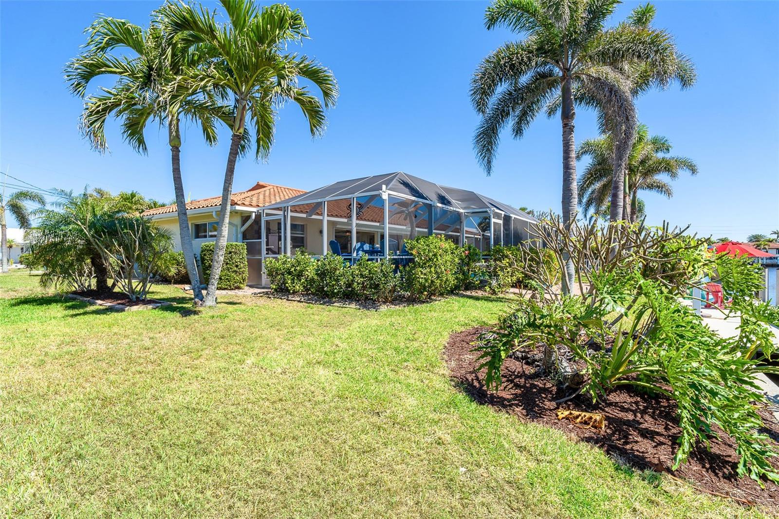 Image 53 of 71 For 471 Capri Isles Court