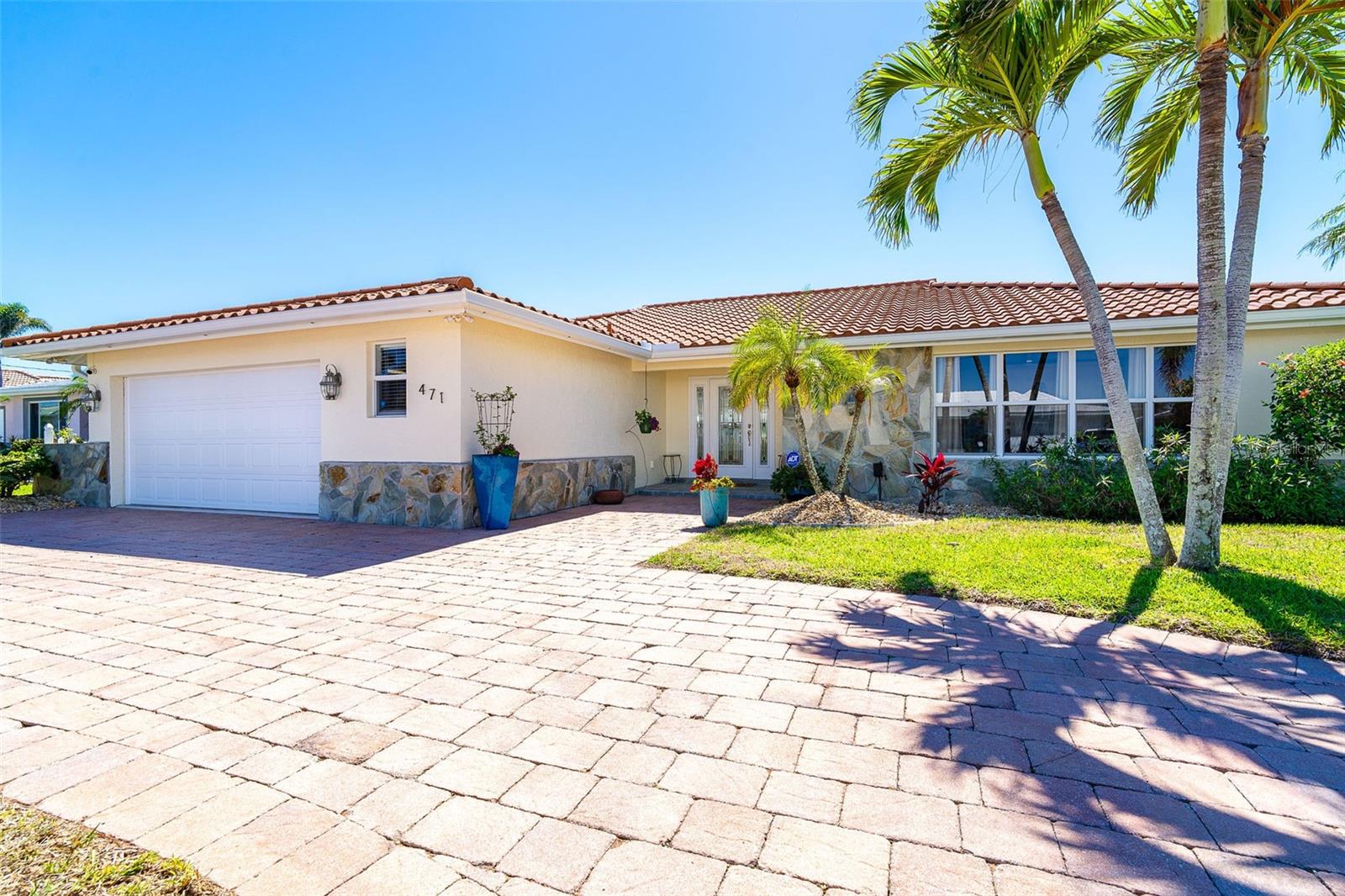Image 57 of 71 For 471 Capri Isles Court