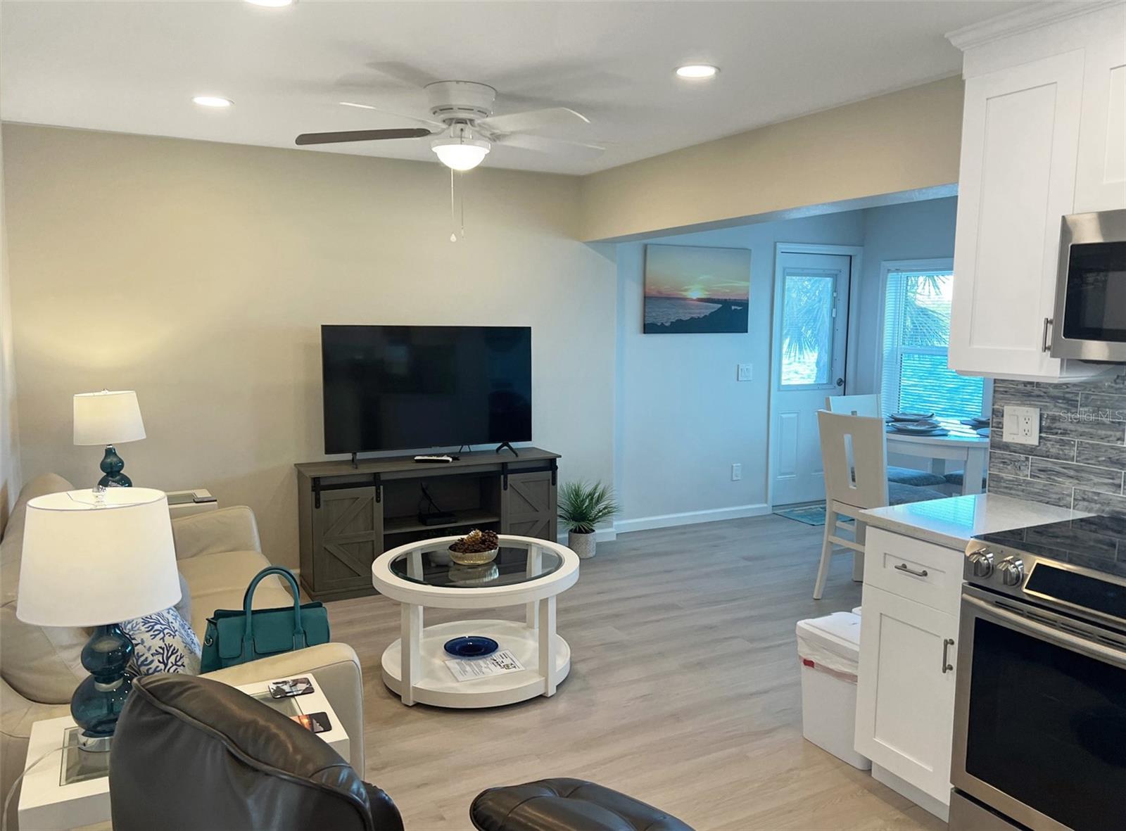 Image 5 of 15 For 2405 Beach Road 10