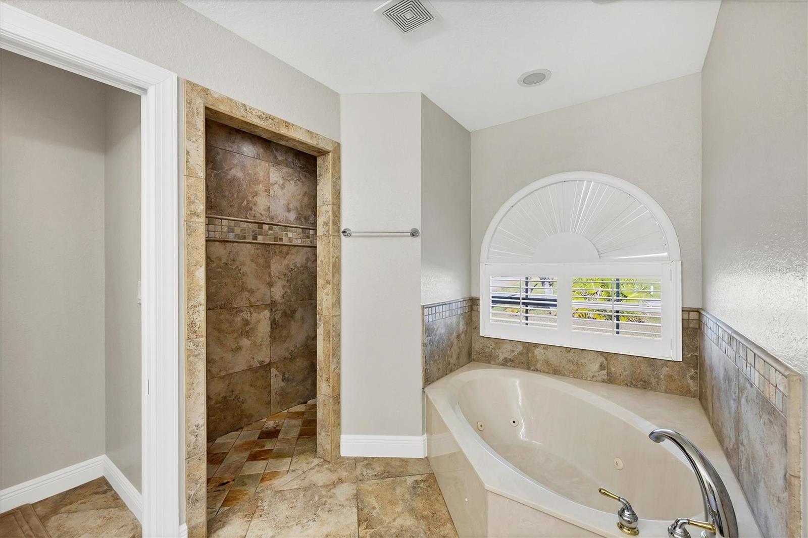 Image 24 of 53 For 9219 Newnan Circle