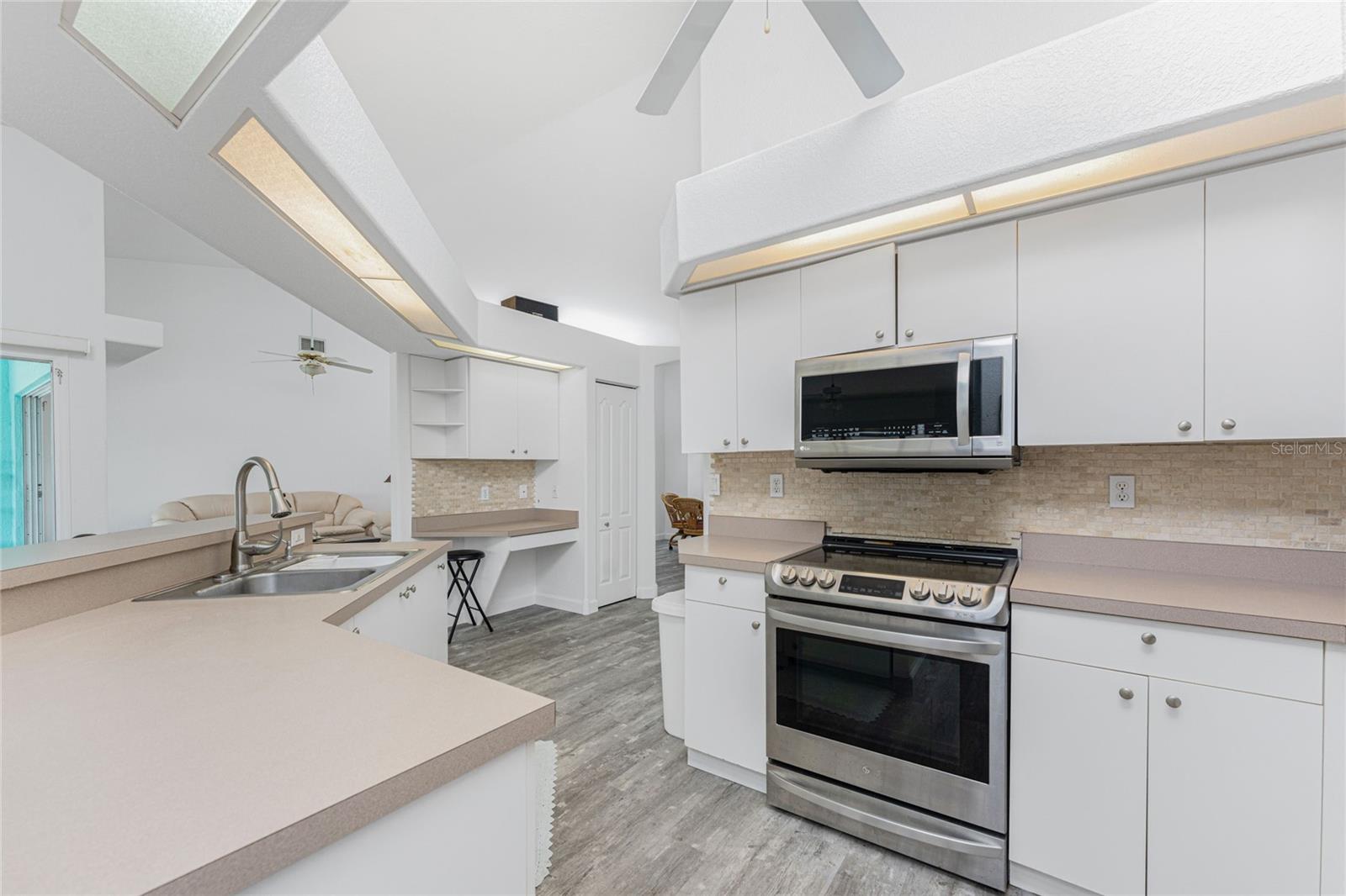 Image 18 of 50 For 431 Rotonda Circle