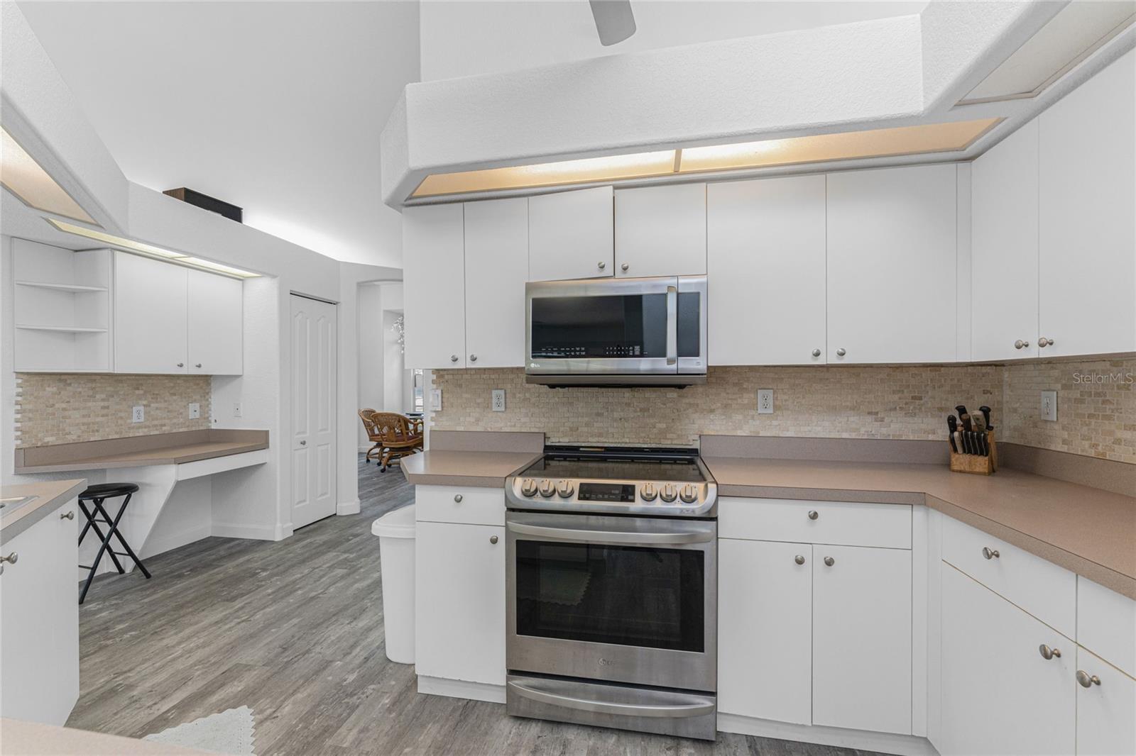 Image 20 of 50 For 431 Rotonda Circle