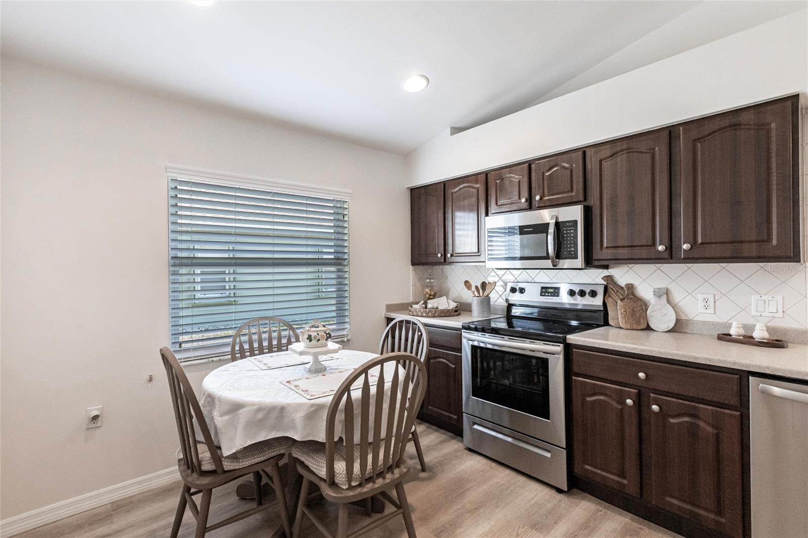Image 17 of 62 For 24135 Buckingham Way