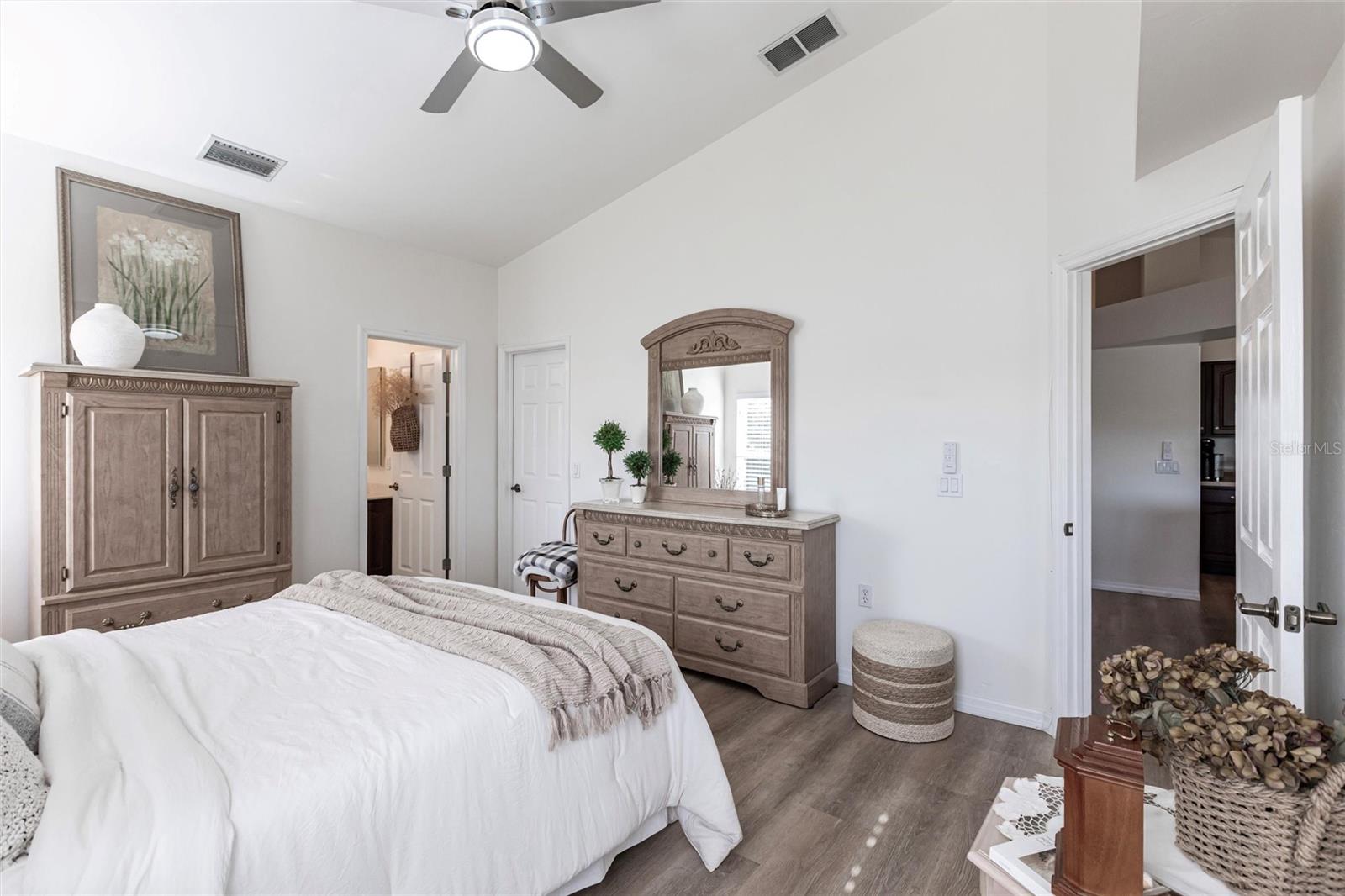 Image 21 of 62 For 24135 Buckingham Way