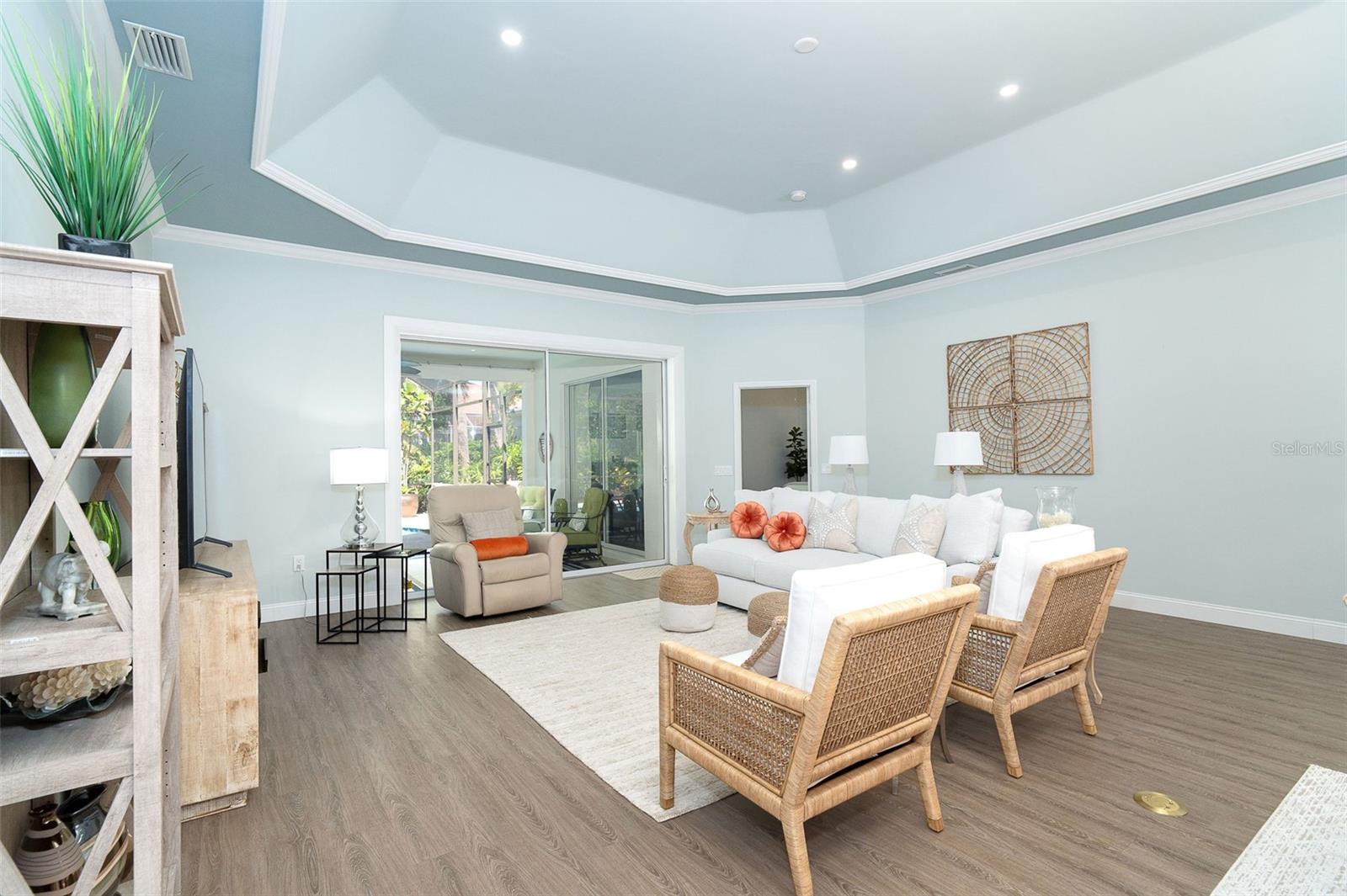 Image 33 of 53 For 5 Saint John Boulevard