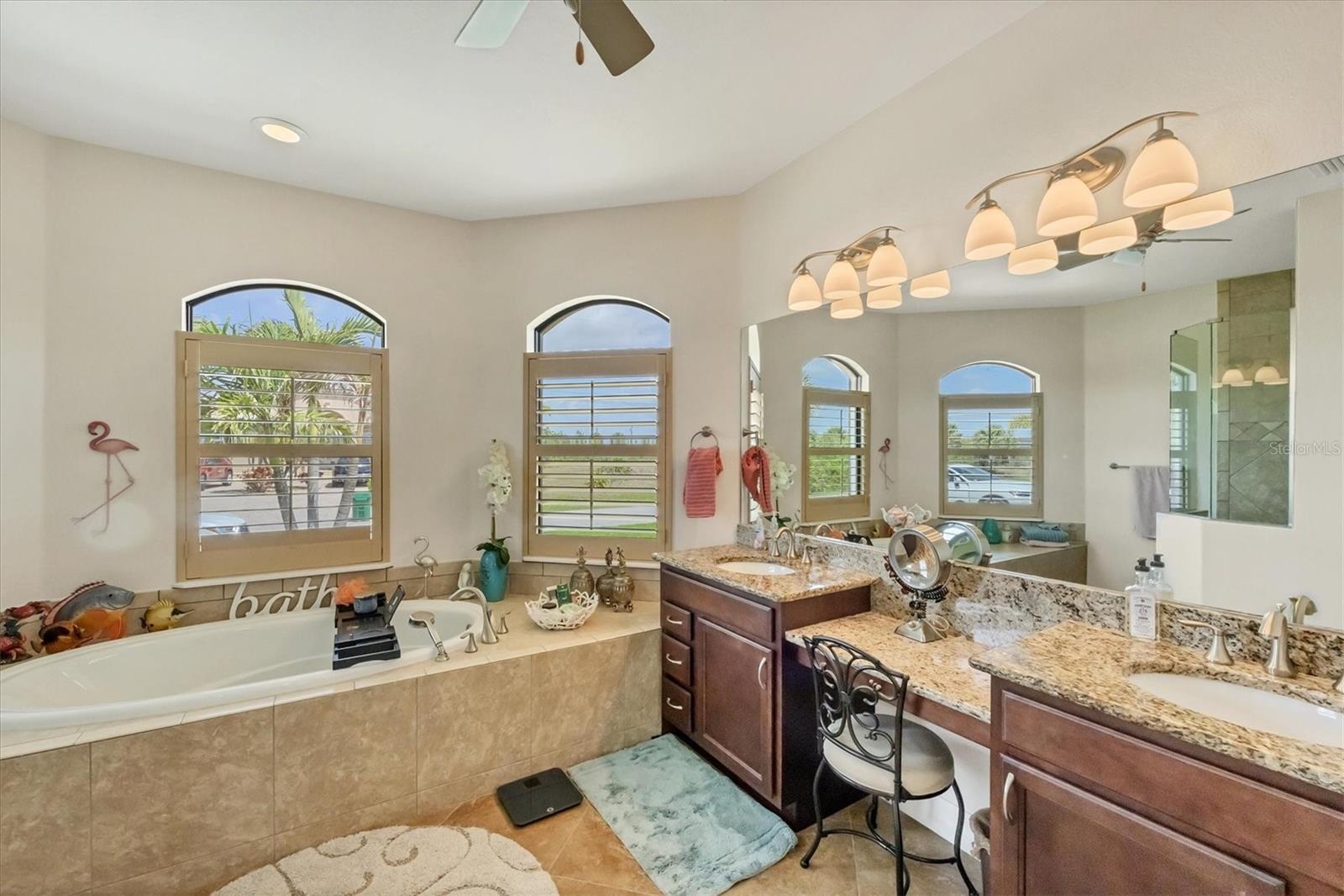 Image 13 of 33 For 14527 Maysville Circle