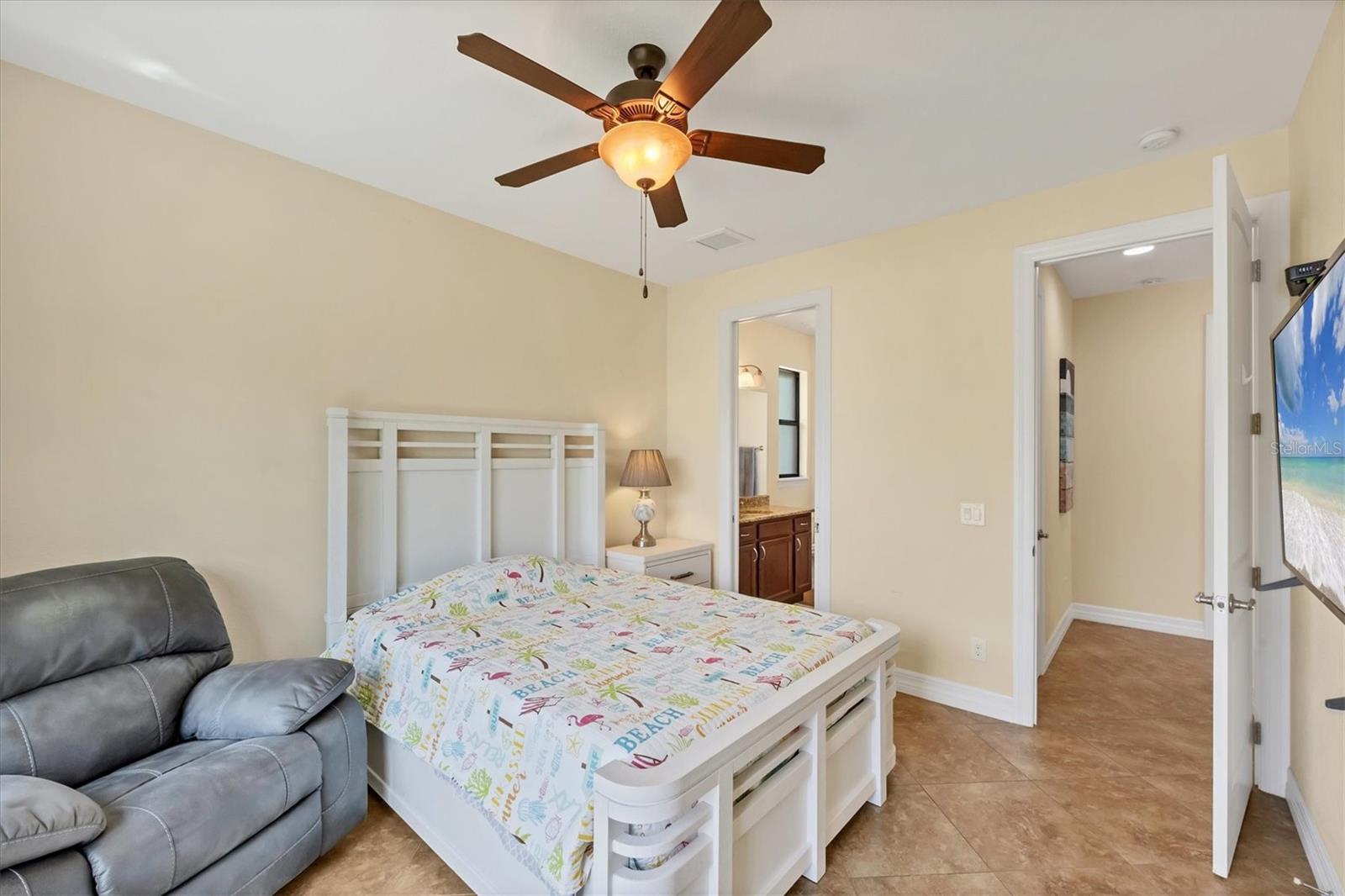Image 15 of 33 For 14527 Maysville Circle